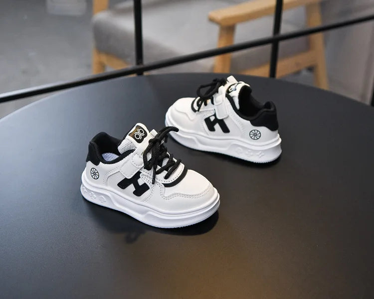 Kids Basketball Shoes Comfortable Non-slip Students Running Shoes Soft Sole 2025 New Boys Girls Sports Shoes Hook&loop Trendy